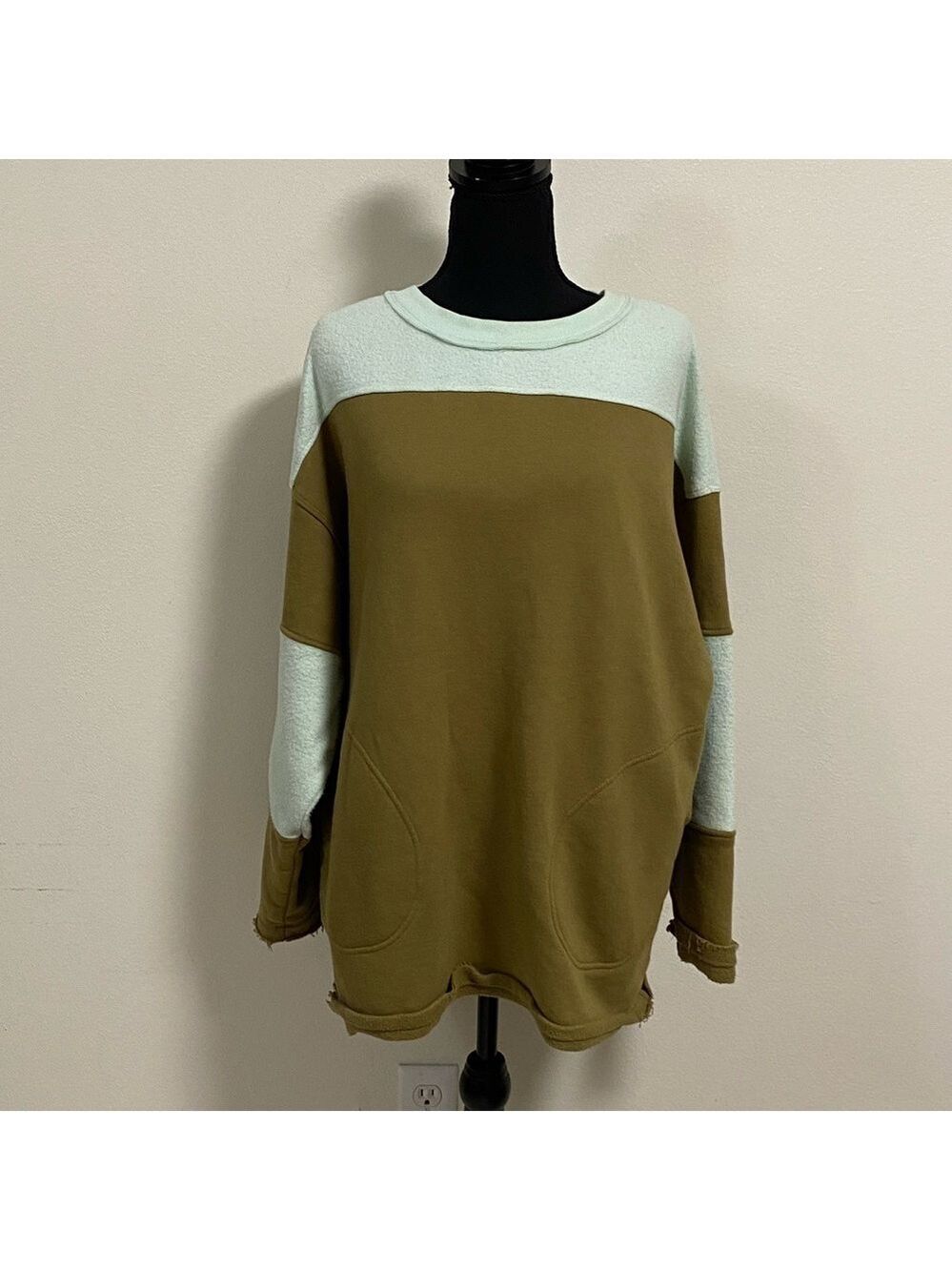 Free People Sweater Women’s size Small Green Aqua Jordan Color Block Sweater